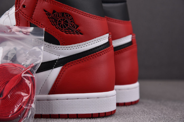 AIR JORDAN 1 RETRO HIGH OG CHICAGO RED 555088-101
