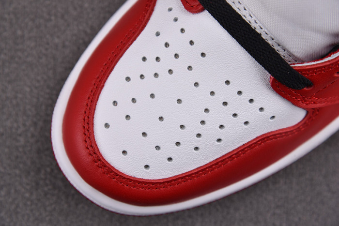 AIR JORDAN 1 RETRO HIGH OG CHICAGO RED 555088-101
