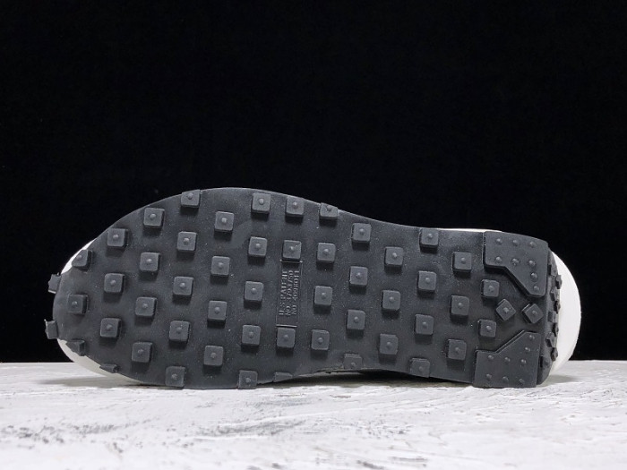 NIKE LD WAFFLE SACAI SUMMIT WHITE BV0073-100