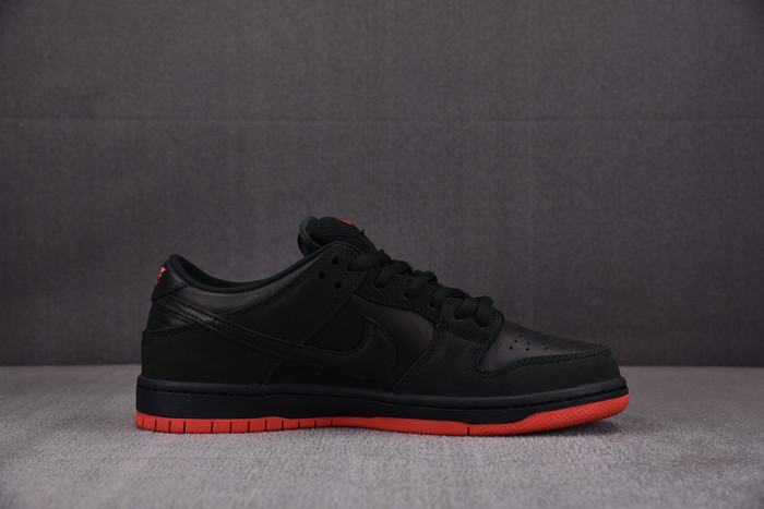 NIKE SB DUNK LOW BLACK PIGEON - 883232-008