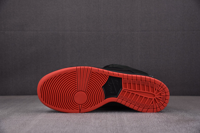 NIKE SB DUNK LOW BLACK PIGEON - 883232-008