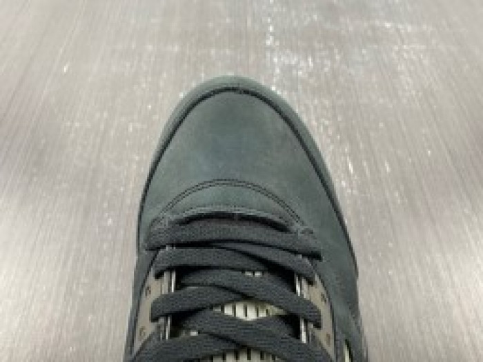 Jordan 5 Retro Gore-Tex Off-Noir (W) DR0092-001