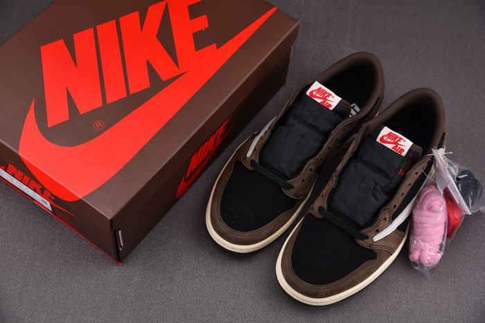TRAVIS SCOTT AIR JORDAN 1 LOW DARK MOCHA CQ4277-001