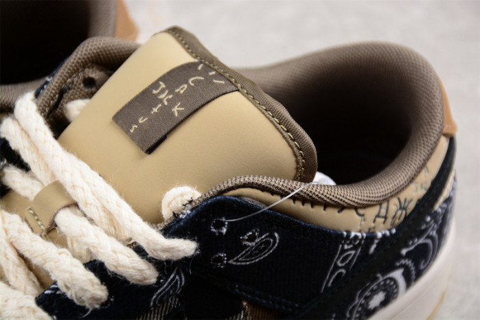 NIKE SB DUNK LOW TRAVIS SCOTT  - CT5053-001