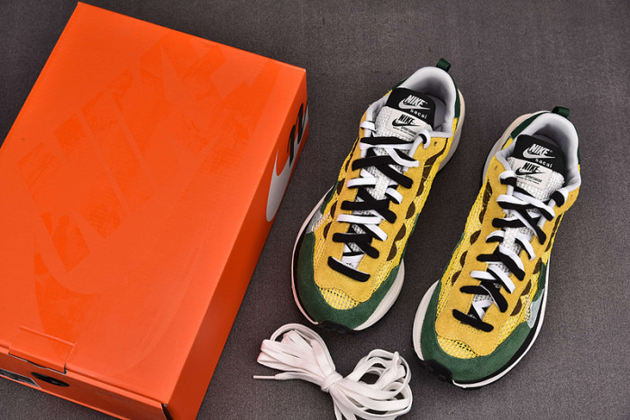 NIKE VAPORWAFFLE SACAI TOUR YELLOW CV1363-700