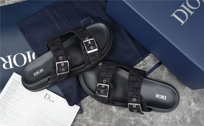 d10r sandal