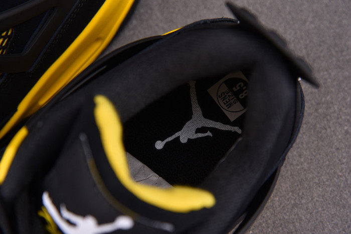 Air Jordan 4 Thunder 2023 DH6927-017