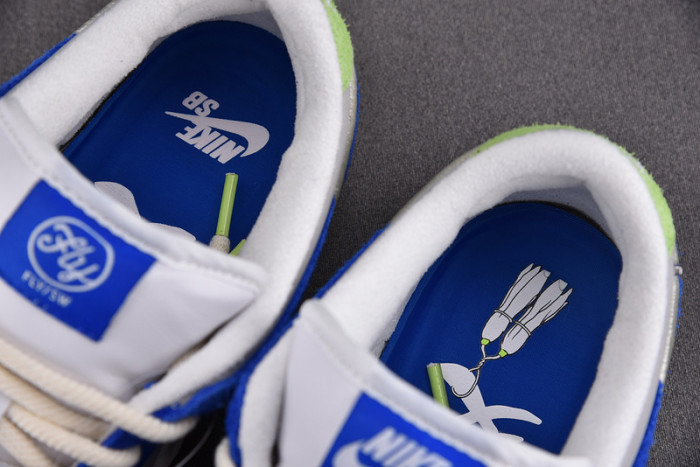 Fly Streetwear x Nike SB Dunk Low DQ5130-400