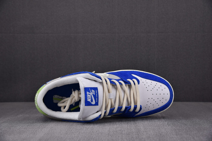 Fly Streetwear x Nike SB Dunk Low DQ5130-400