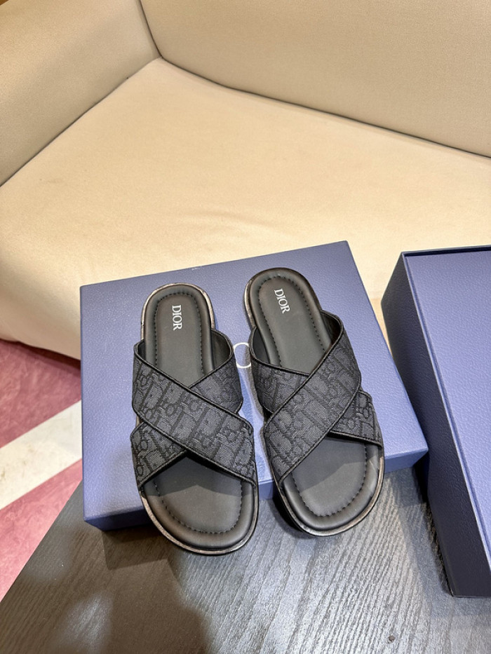 d10r sandal