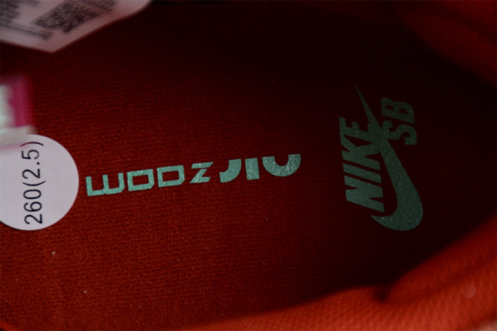 Nike SB Dunk Low “Mystic Red” DV5429-601