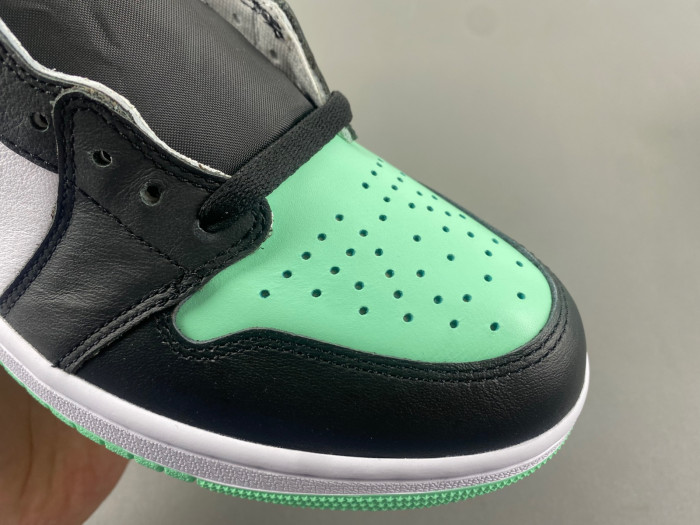 Air Jordan 1 High OG “Green Glow” DZ5485-130