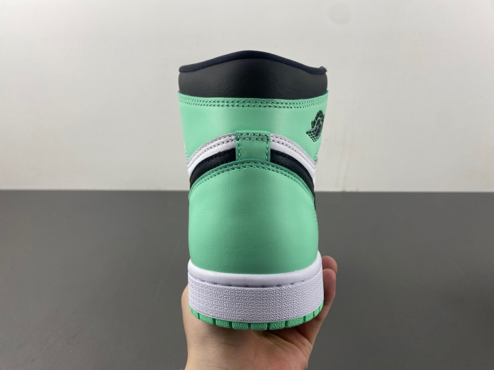 Air Jordan 1 High OG “Green Glow” DZ5485-130