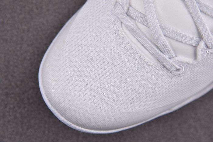 NIKE KOBE 8 PROTRO "TRIPLE WHITE" FJ9364-100