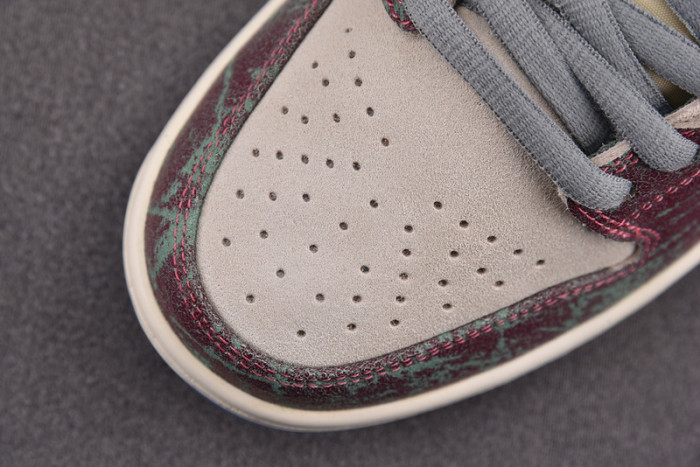 Crenshaw Skate Club x NK SB Dunk Low CSC FN4193-100