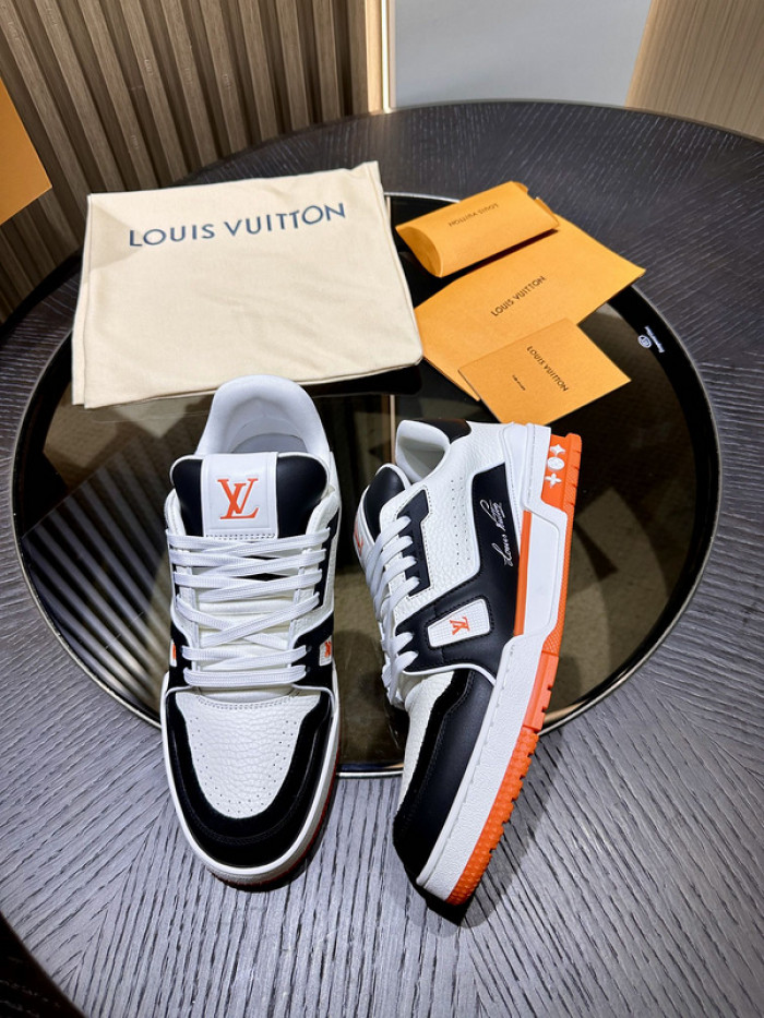 L0VT SNEAKER