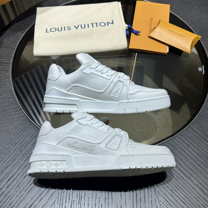 L0VT SNEAKER
