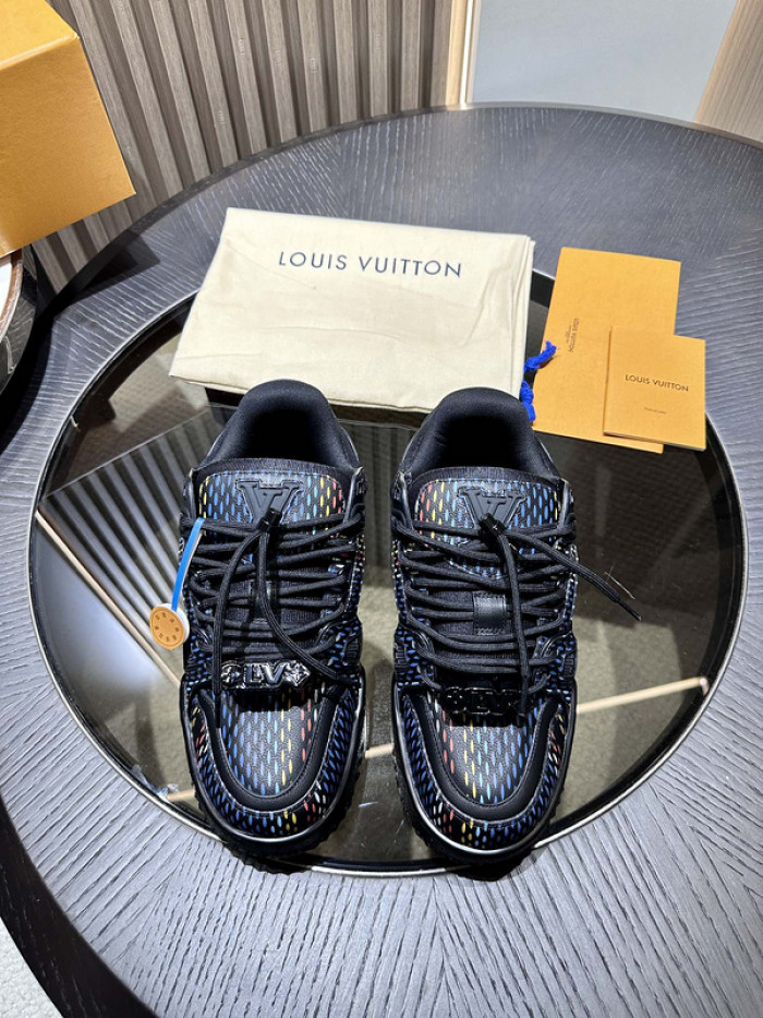 L0VT SNEAKER