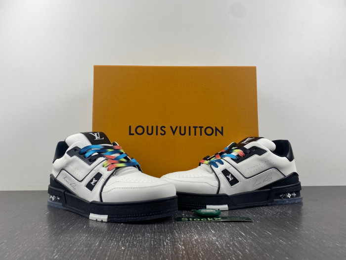 L0VT SNEAKER