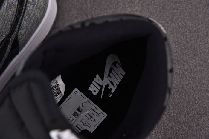 AIR JORDAN 1 HIGH OG “REBELLIONAIRE” 555088-036