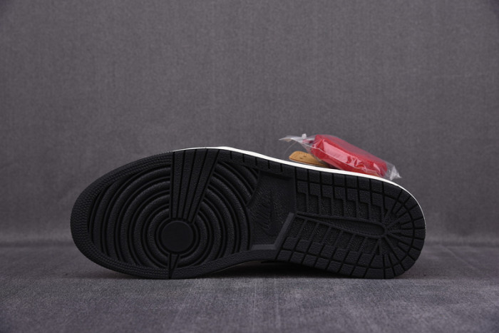 AIR JORDAN 1 RETRO HIGH OG ROY 555088-700